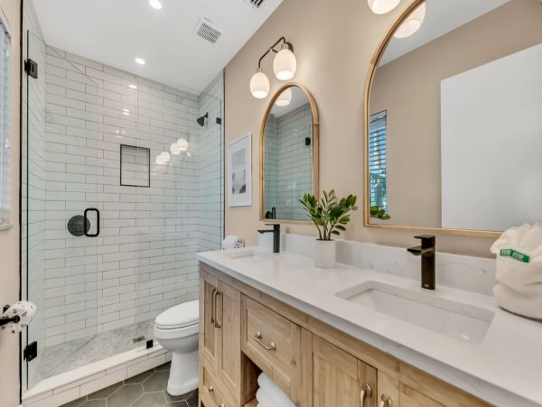 Luxury Vacation Pool Home in Bradenton Sleeps 12 Guests