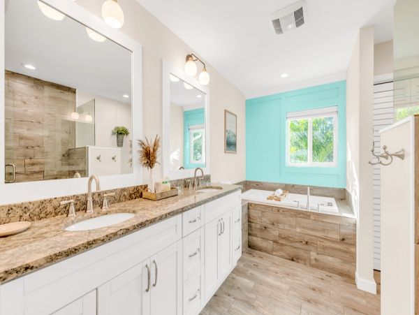 Luxury Vacation Pool Home in Bradenton Sleeps 12 Guests