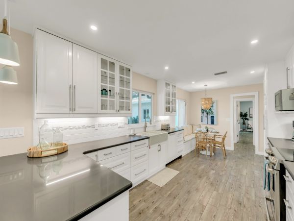 Luxury Vacation Pool Home in Bradenton Sleeps 12 Guests