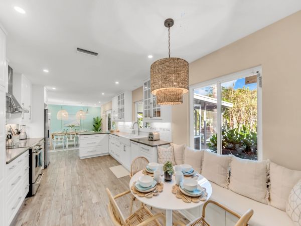 Luxury Vacation Pool Home in Bradenton Sleeps 12 Guests