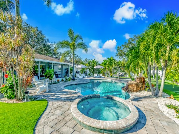 Luxury Vacation Pool Home in Bradenton Sleeps 12 Guests