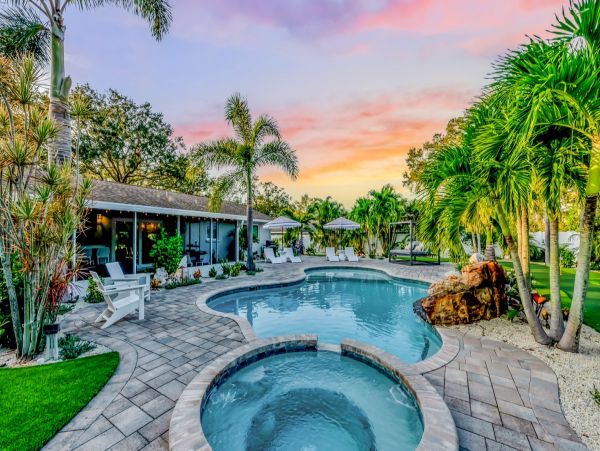 Luxury Vacation Pool Home in Bradenton Sleeps 12 Guests