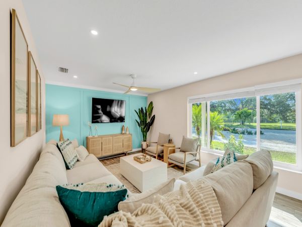 Luxury Vacation Pool Home in Bradenton Sleeps 12 Guests