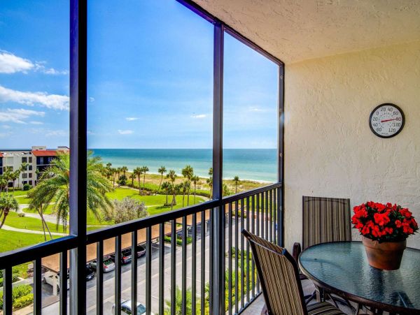 Gulf Front Vacation Condo in Longboat Key Sleeps 4 Guests