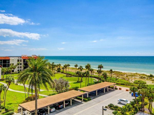 Gulf Front Vacation Condo in Longboat Key Sleeps 4 Guests
