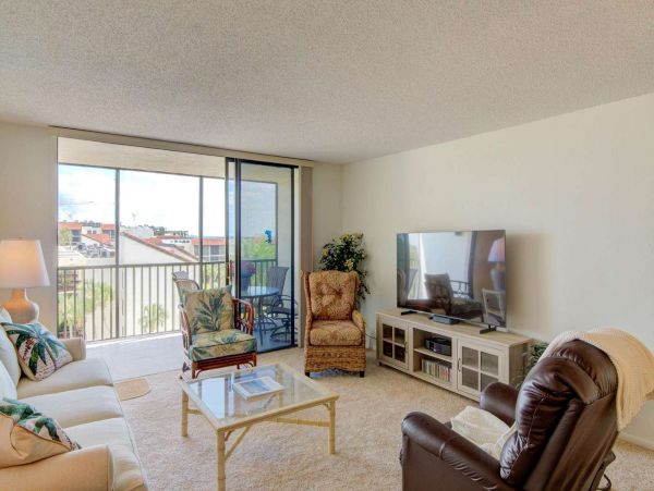 Gulf Front Vacation Condo in Longboat Key Sleeps 4 Guests