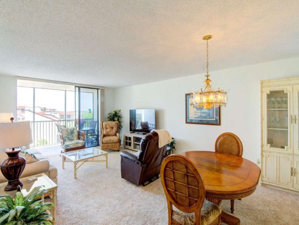 Gulf Front Vacation Condo in Longboat Key Sleeps 4 Guests