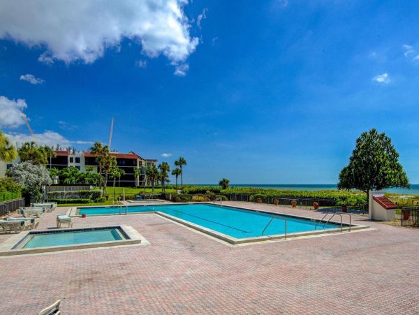 Gulf Front Vacation Condo in Longboat Key Sleeps 4 Guests