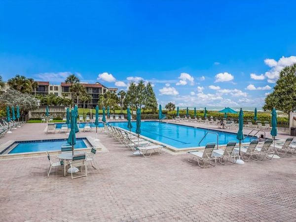 Gulf Front Vacation Condo in Longboat Key Sleeps 4 Guests