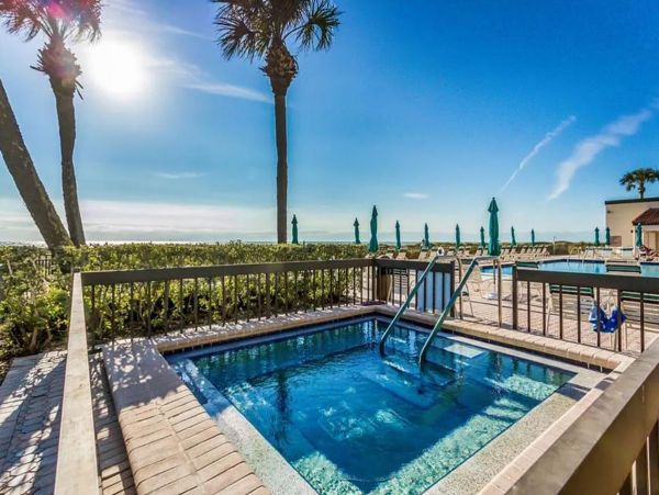 Gulf Front Vacation Condo in Longboat Key Sleeps 4 Guests