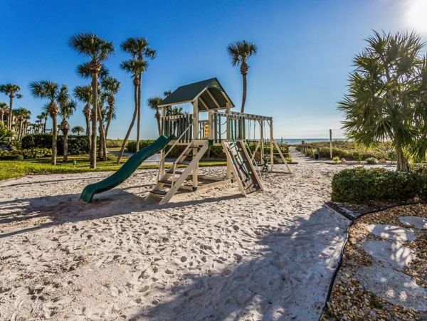 Gulf Front Vacation Condo in Longboat Key Sleeps 4 Guests