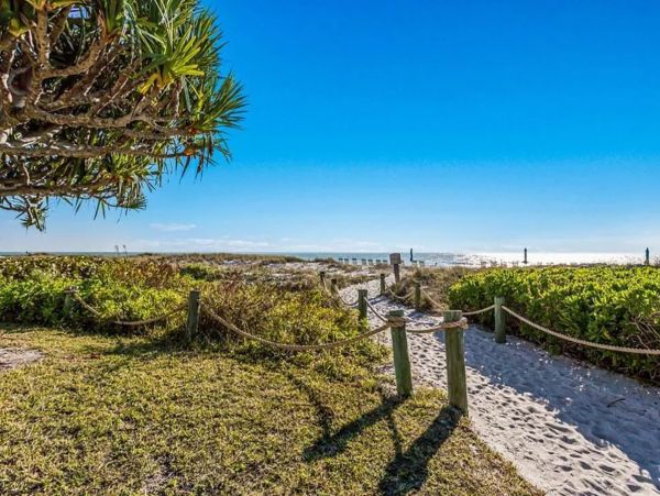 Gulf Front Vacation Condo in Longboat Key Sleeps 4 Guests