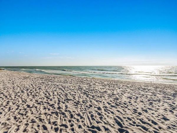 Gulf Front Vacation Condo in Longboat Key Sleeps 4 Guests