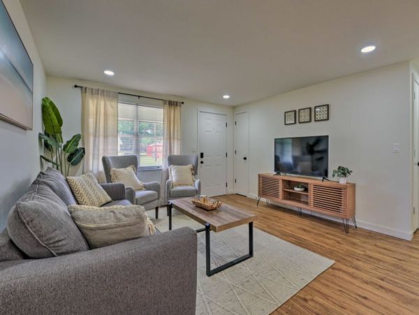 Two Bedroom Charming Vacation Home in Sarasota Sleeps 6
