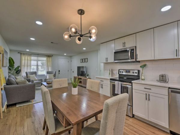 Two Bedroom Charming Vacation Home in Sarasota Sleeps 6