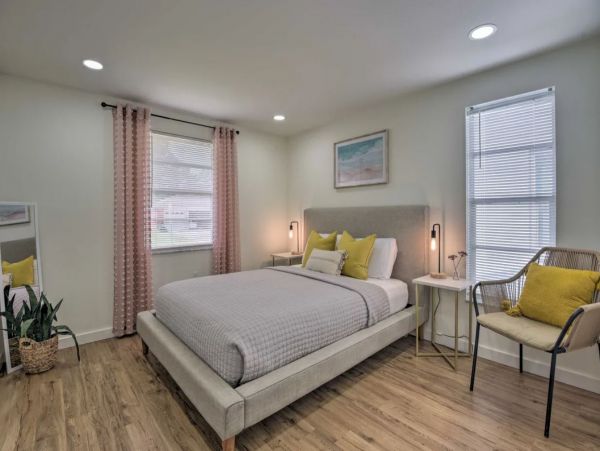 Two Bedroom Charming Vacation Home in Sarasota Sleeps 6