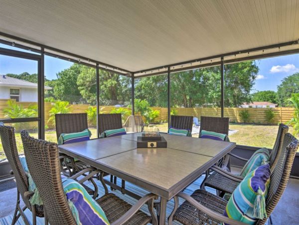 Two Bedroom Charming Vacation Home in Sarasota Sleeps 6