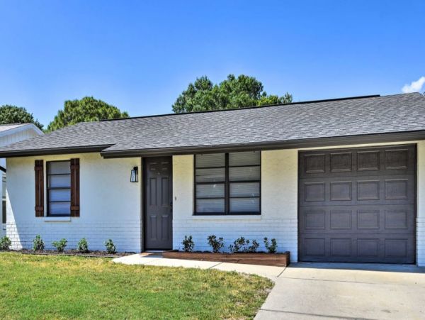 Two Bedroom Charming Vacation Home in Sarasota Sleeps 6