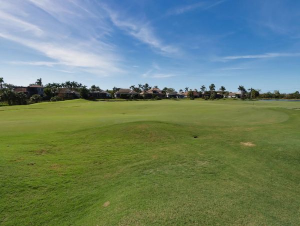 Naples Lovely Two Bedroom Vacation Condo