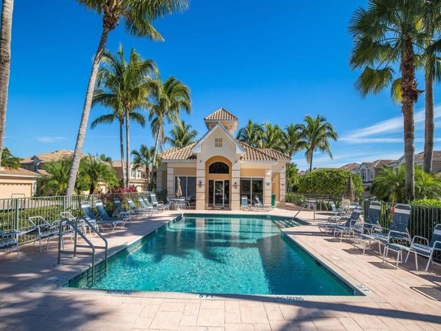 Naples Lovely Two Bedroom Vacation Condo