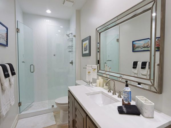 Naples Lovely Two Bedroom Vacation Condo