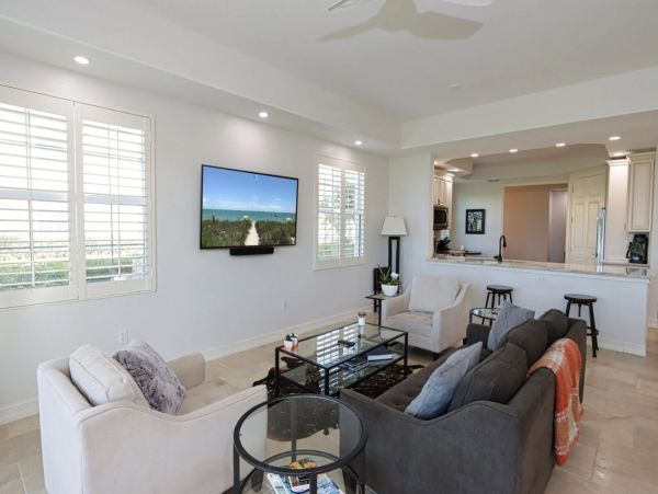 Naples Lovely Two Bedroom Vacation Condo
