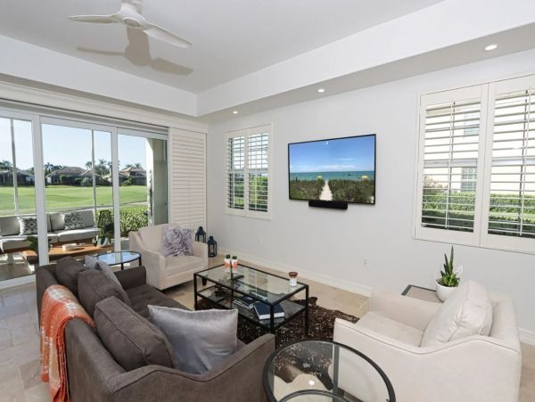 Naples Lovely Two Bedroom Vacation Condo