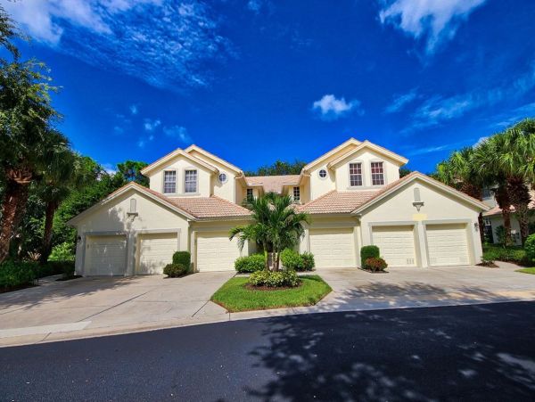 Three Bedroom Vacation Rental in Estero Sleeps Five Guests