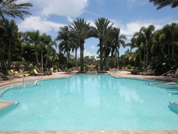 Three Bedroom Vacation Rental in Estero Sleeps Five Guests