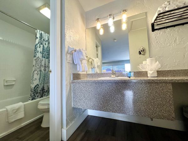 One Bedroom Vacation Condo in Bonita Springs Sleeps 4