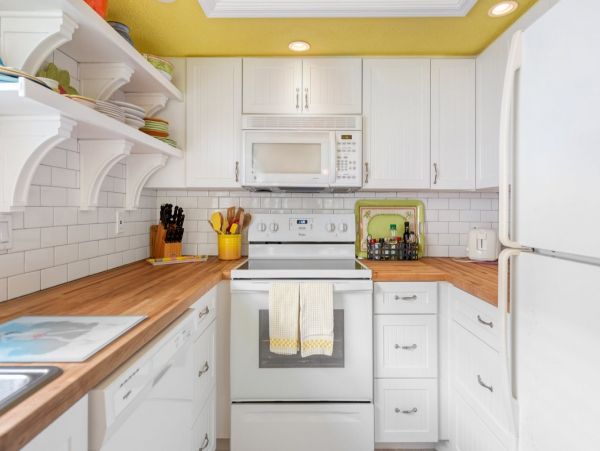 Two Bedroom Charming Vacation Condo in Holmes Beach
