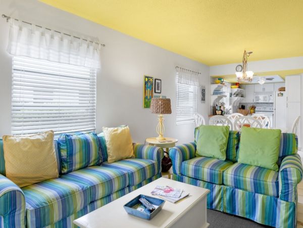 Two Bedroom Charming Vacation Condo in Holmes Beach