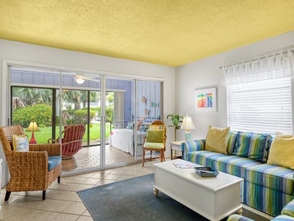 Two Bedroom Charming Vacation Condo in Holmes Beach