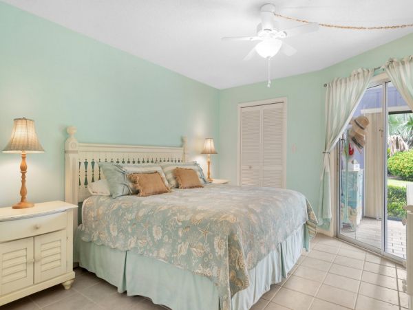 Two Bedroom Charming Vacation Condo in Holmes Beach