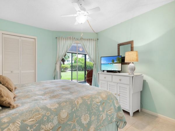 Two Bedroom Charming Vacation Condo in Holmes Beach