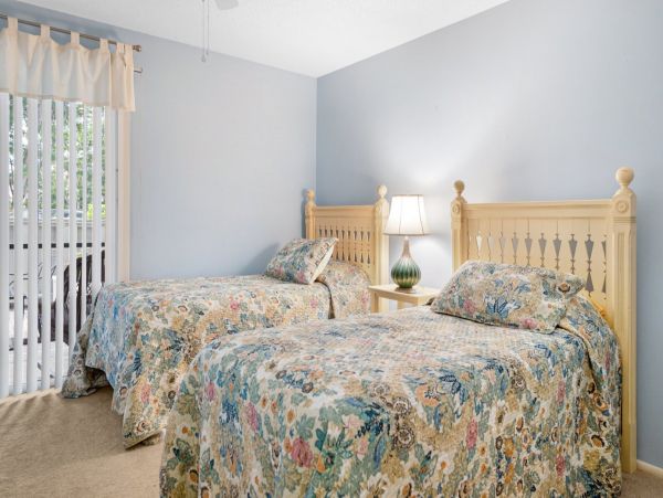 Two Bedroom Charming Vacation Condo in Holmes Beach