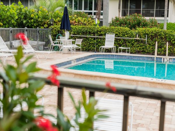 Two Bedroom Charming Vacation Condo in Holmes Beach