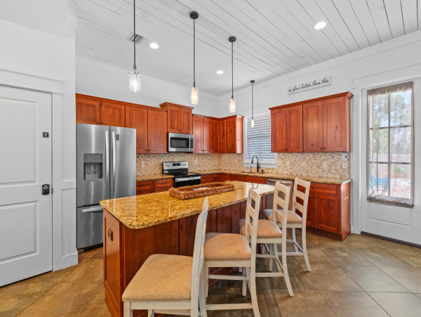 Coastal Comfort in Crystal Beach - 6-Bedroom Retreat with Pool & Golf Cart