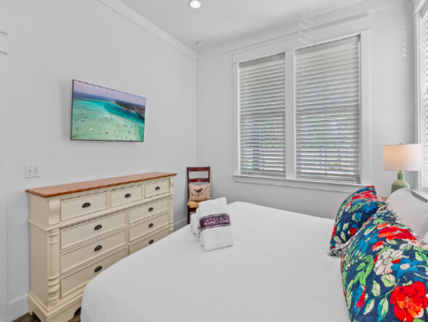 Coastal Comfort in Crystal Beach - 6-Bedroom Retreat with Pool & Golf Cart