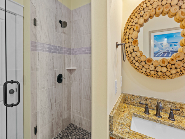 Coastal Comfort in Crystal Beach - 6-Bedroom Retreat with Pool & Golf Cart