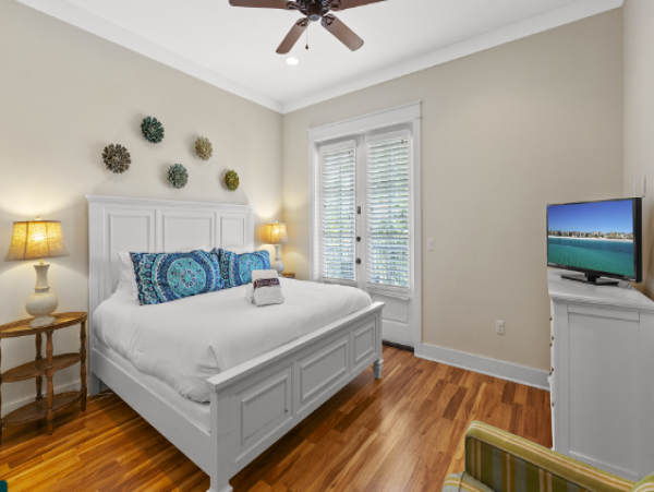 Coastal Comfort in Crystal Beach - 6-Bedroom Retreat with Pool & Golf Cart