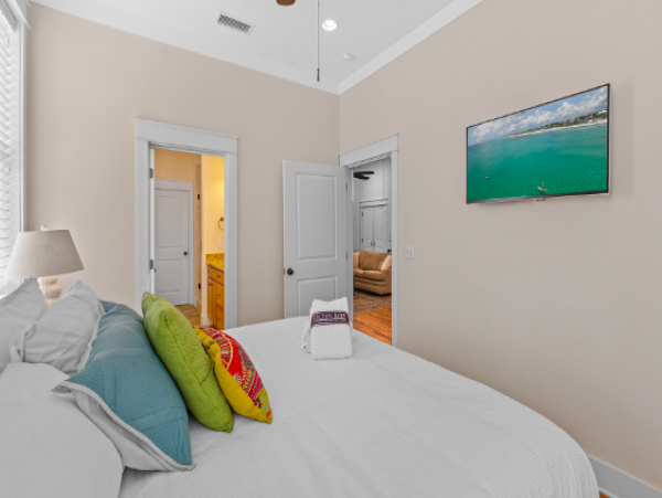 Coastal Comfort in Crystal Beach - 6-Bedroom Retreat with Pool & Golf Cart
