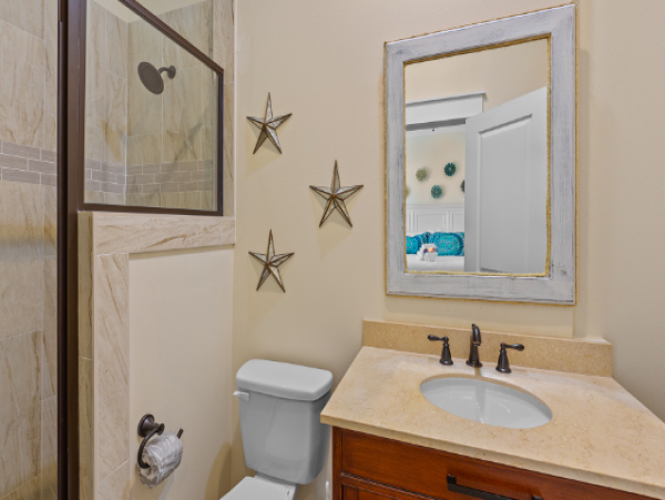 Coastal Comfort in Crystal Beach - 6-Bedroom Retreat with Pool & Golf Cart