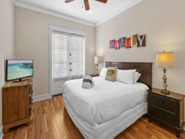 Coastal Comfort in Crystal Beach - 6-Bedroom Retreat with Pool & Golf Cart