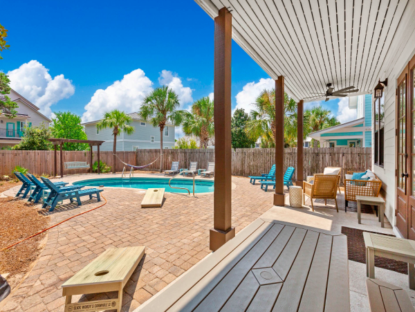 Coastal Comfort in Crystal Beach - 6-Bedroom Retreat with Pool & Golf Cart