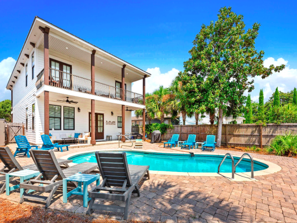 Coastal Comfort in Crystal Beach - 6-Bedroom Retreat with Pool & Golf Cart