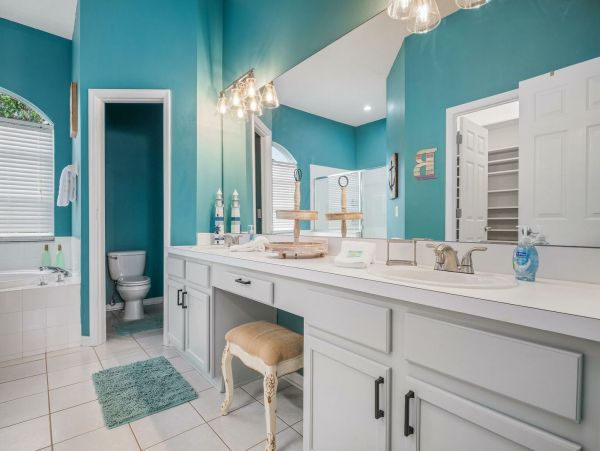 Four Bedroom Pool Home in Bradenton Sleeps 10