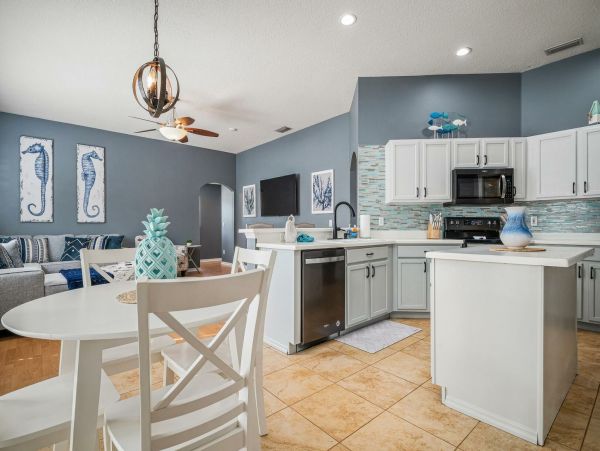 Four Bedroom Pool Home in Bradenton Sleeps 10