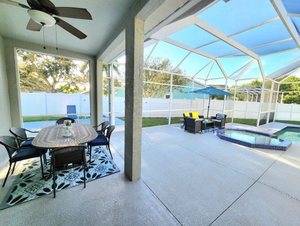 Four Bedroom Pool Home in Bradenton Sleeps 10