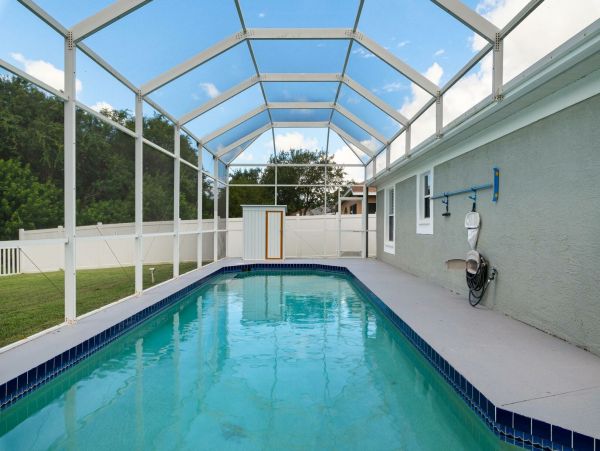 Four Bedroom Pool Home in Bradenton Sleeps 10